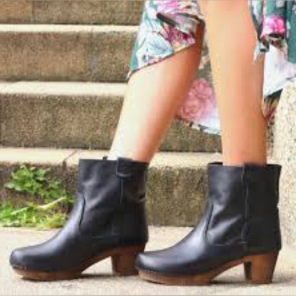 Sanita Juna wooden heel clog boots black leather size 10 pull on boots - Picture 1 of 8